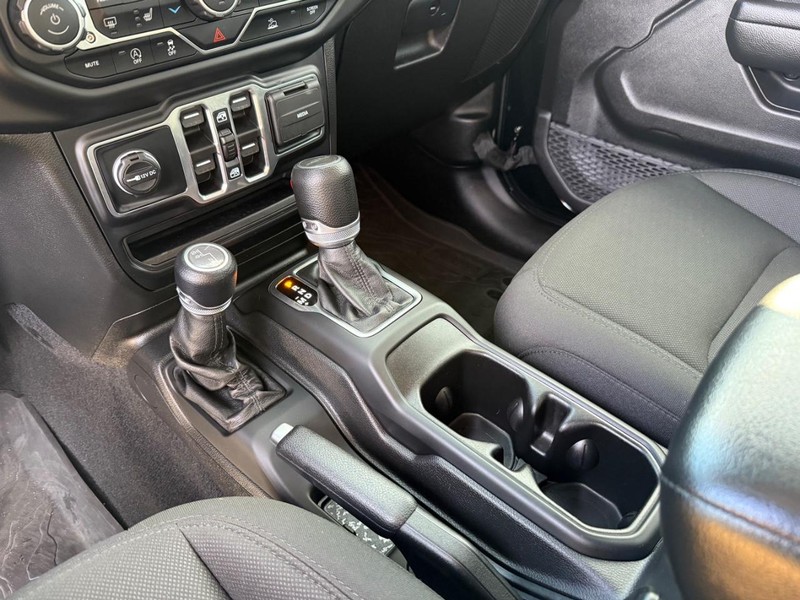 Jeep Gladiator Vehicle Image 19