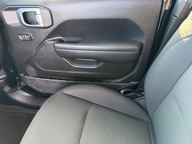 Jeep Gladiator Vehicle Image 21