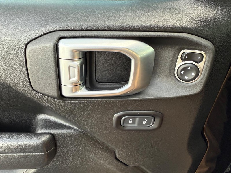 Jeep Gladiator Vehicle Image 24