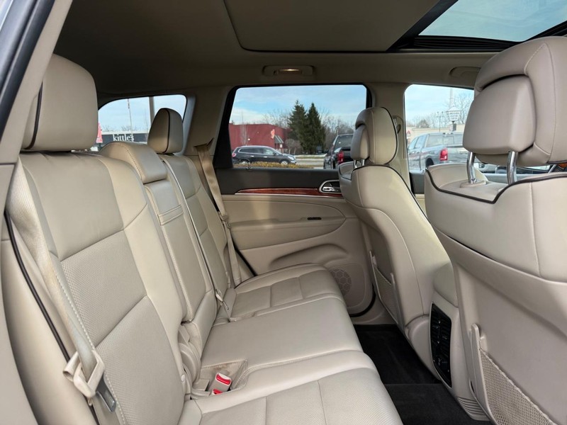 Jeep Grand Cherokee Vehicle Image 11