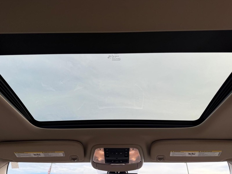 Jeep Grand Cherokee Vehicle Image 12