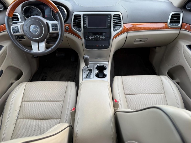 Jeep Grand Cherokee Vehicle Image 13