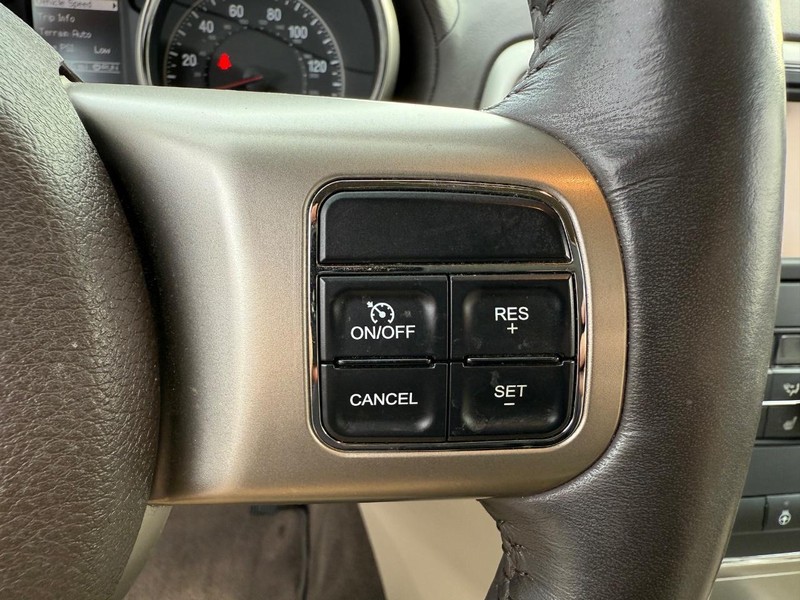 Jeep Grand Cherokee Vehicle Image 16