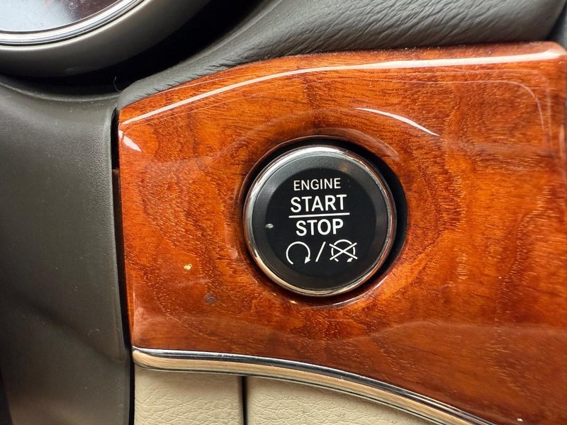 Jeep Grand Cherokee Vehicle Image 17