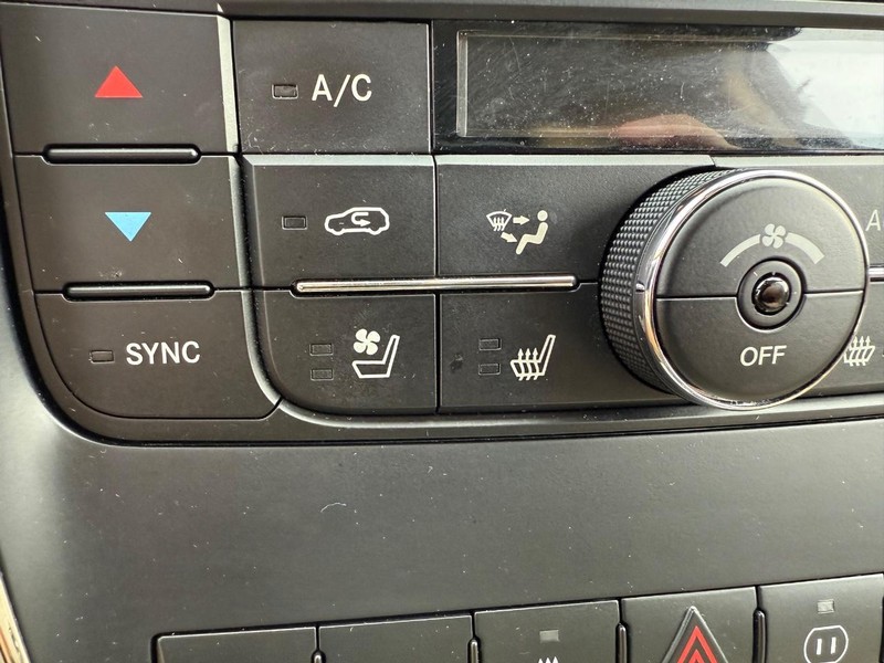 Jeep Grand Cherokee Vehicle Image 18