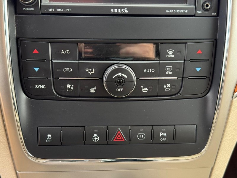 Jeep Grand Cherokee Vehicle Image 21