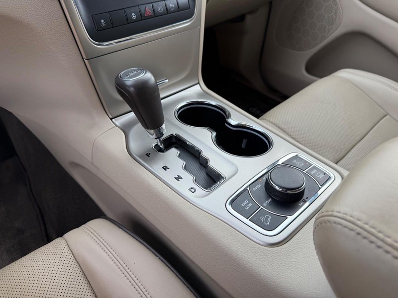 Jeep Grand Cherokee Vehicle Image 22