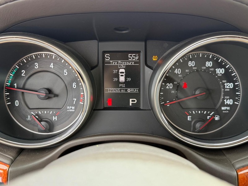 Jeep Grand Cherokee Vehicle Image 25