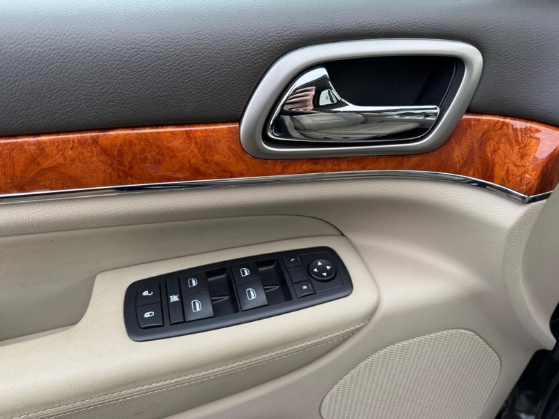 Jeep Grand Cherokee Vehicle Image 27