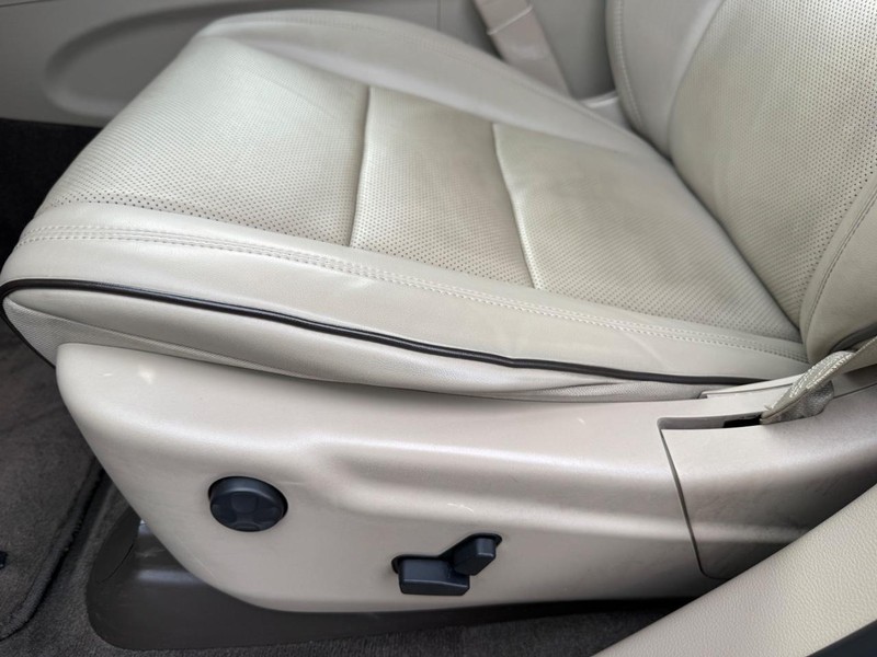 Jeep Grand Cherokee Vehicle Image 28