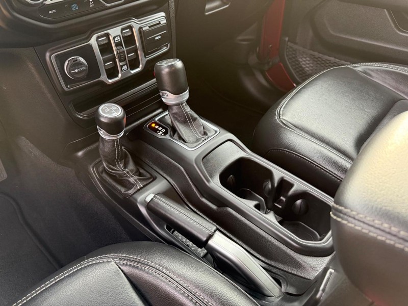 Jeep Wrangler 4xe Vehicle Image 21