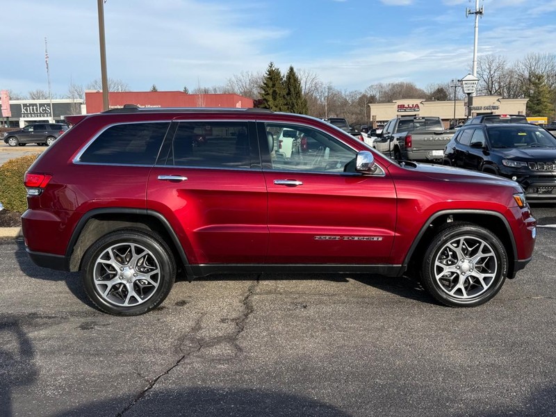 Jeep Grand Cherokee Vehicle Image 02