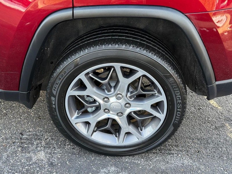 Jeep Grand Cherokee Vehicle Image 06