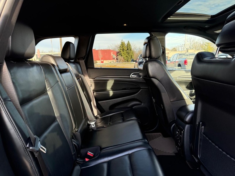 Jeep Grand Cherokee Vehicle Image 11