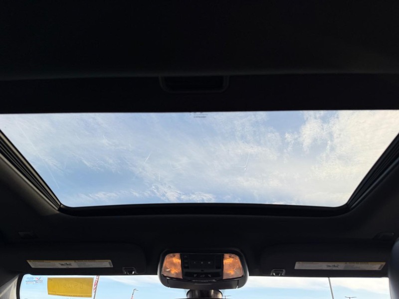 Jeep Grand Cherokee Vehicle Image 12