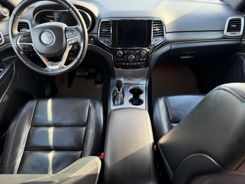 Jeep Grand Cherokee Vehicle Image 13