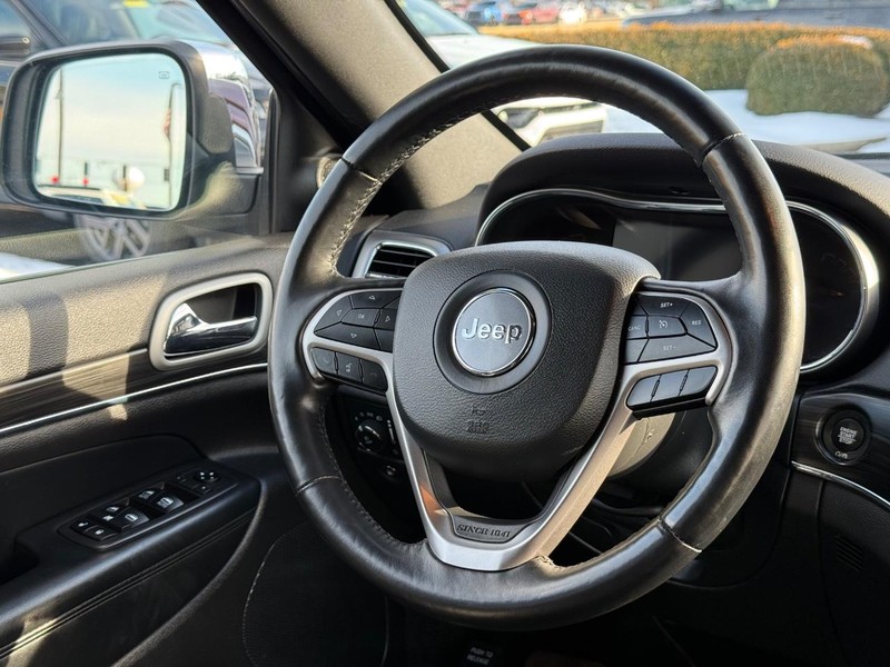 Jeep Grand Cherokee Vehicle Image 14