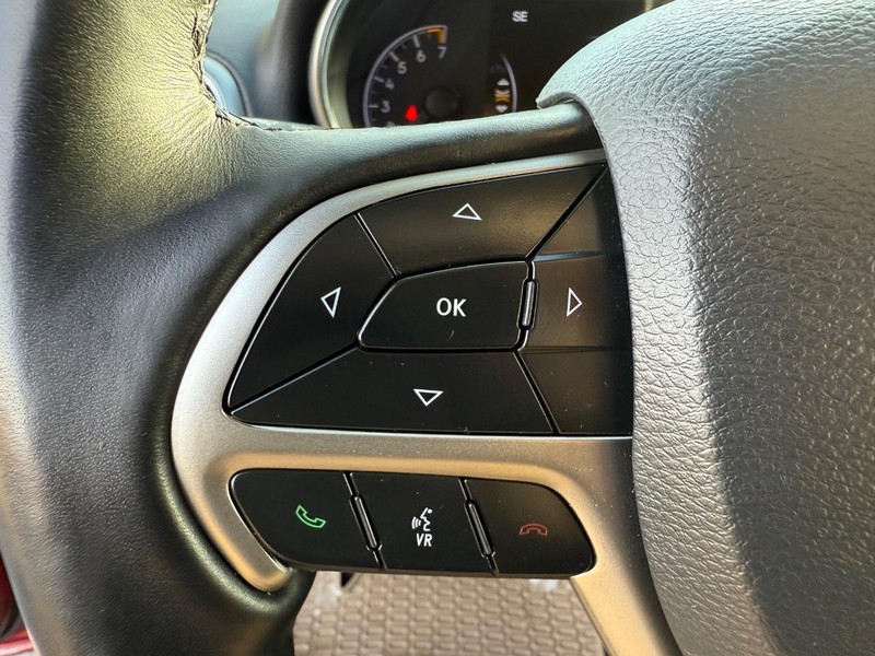 Jeep Grand Cherokee Vehicle Image 15