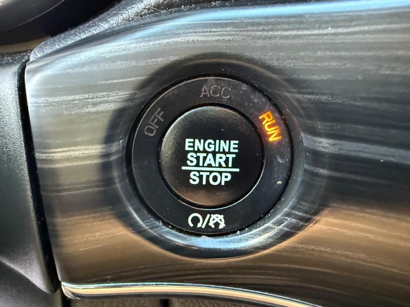 Jeep Grand Cherokee Vehicle Image 17