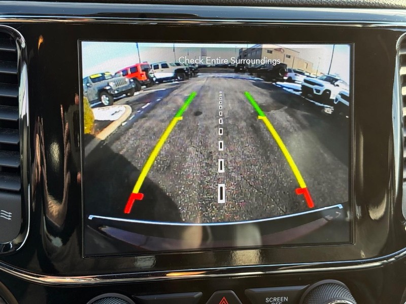 Jeep Grand Cherokee Vehicle Image 18