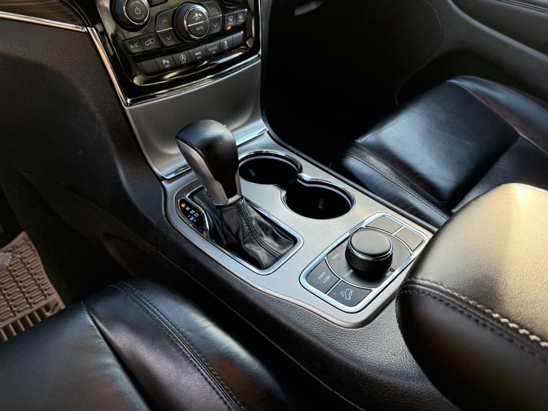 Jeep Grand Cherokee Vehicle Image 22