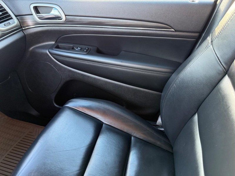 Jeep Grand Cherokee Vehicle Image 23