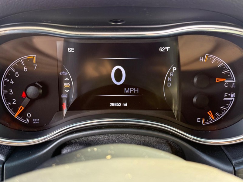 Jeep Grand Cherokee Vehicle Image 25