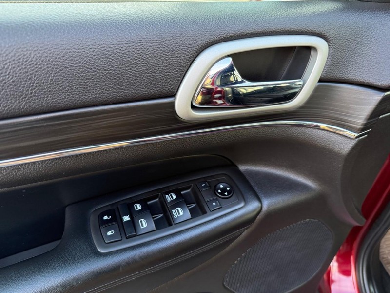 Jeep Grand Cherokee Vehicle Image 27