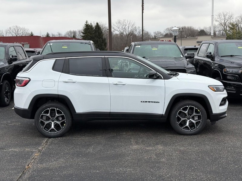 Jeep Compass Vehicle Image 02