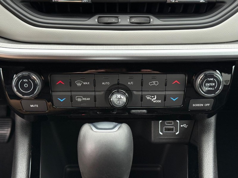 Jeep Compass Vehicle Image 12