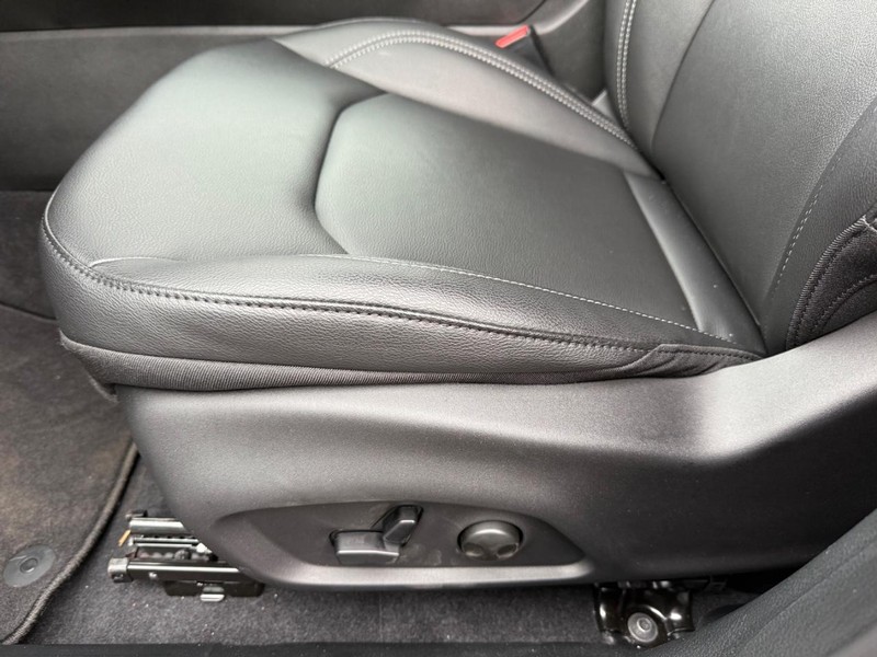 Jeep Compass Vehicle Image 18