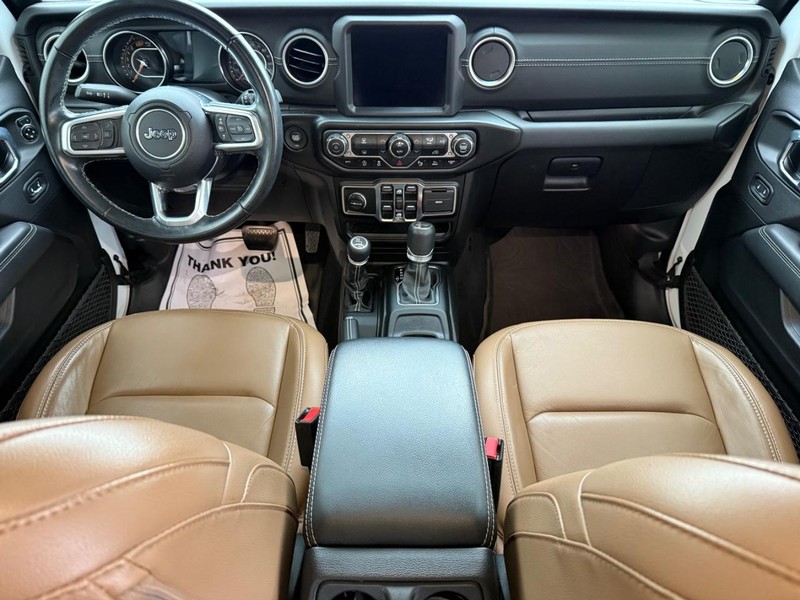 Jeep Wrangler Vehicle Image 11