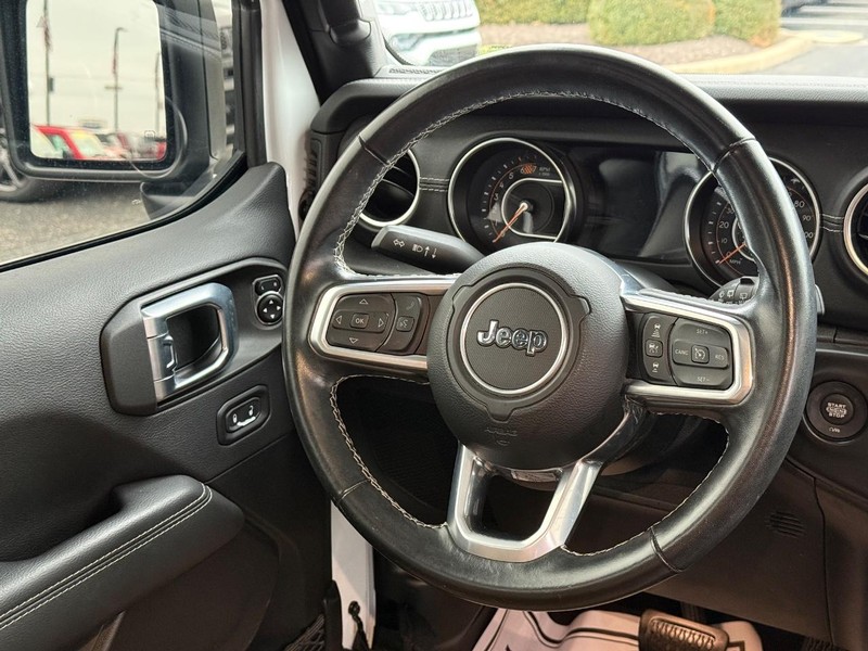 Jeep Wrangler Vehicle Image 12