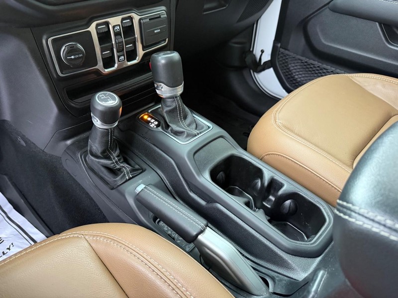 Jeep Wrangler Vehicle Image 19