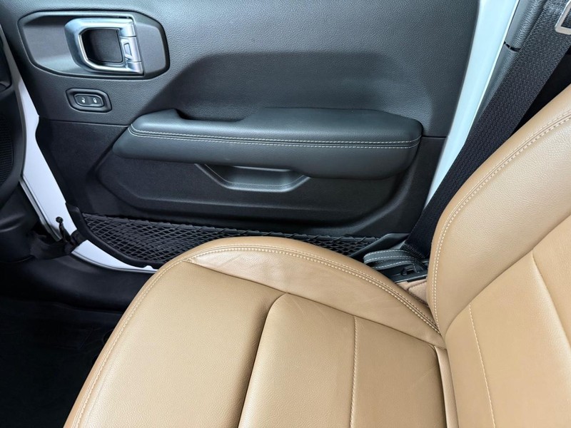 Jeep Wrangler Vehicle Image 20