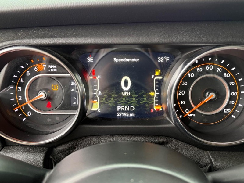 Jeep Wrangler Vehicle Image 21