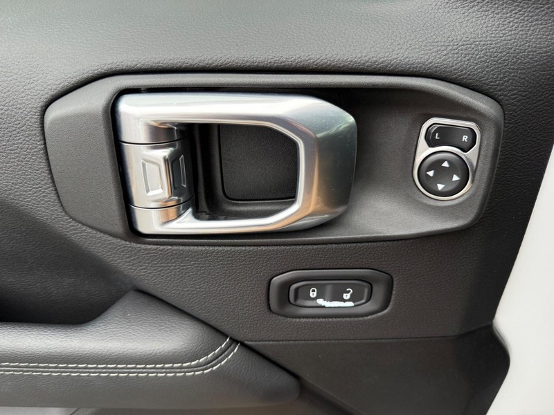 Jeep Wrangler Vehicle Image 23