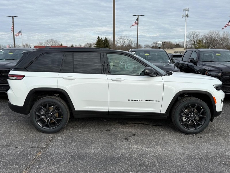 Jeep Grand Cherokee Vehicle Image 02