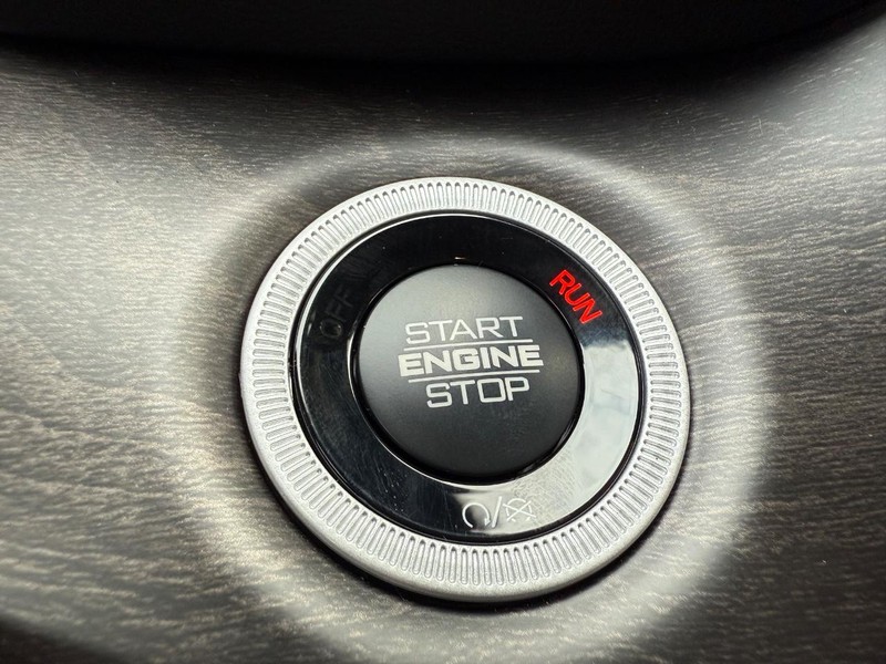 Jeep Grand Cherokee Vehicle Image 10