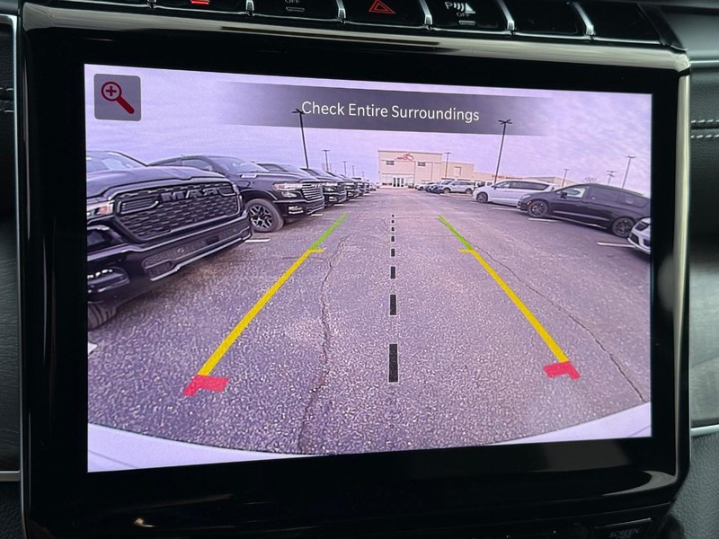 Jeep Grand Cherokee Vehicle Image 13