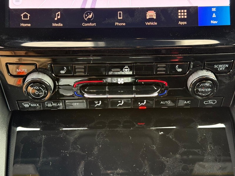 Jeep Grand Cherokee Vehicle Image 14