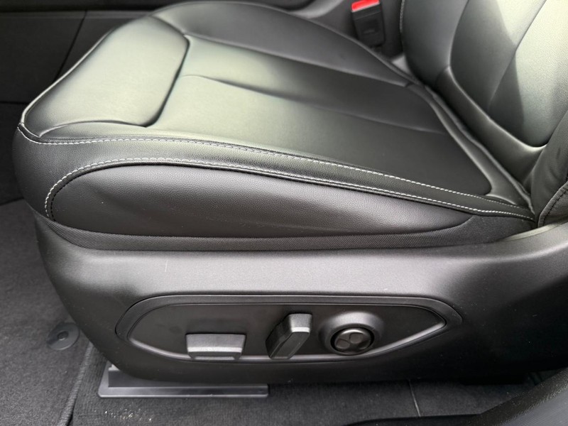 Jeep Grand Cherokee Vehicle Image 21