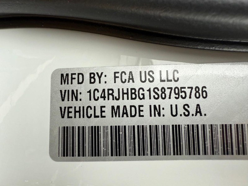 Jeep Grand Cherokee Vehicle Image 22