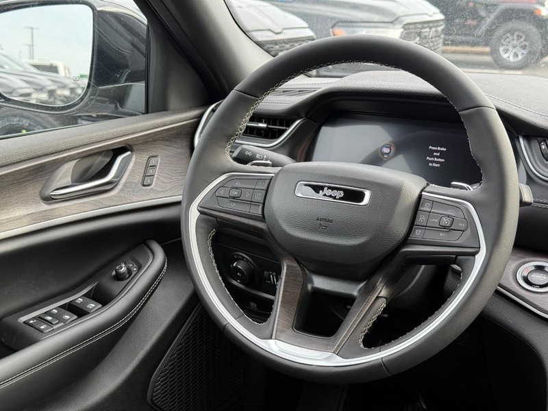 Jeep Grand Cherokee Vehicle Image 07