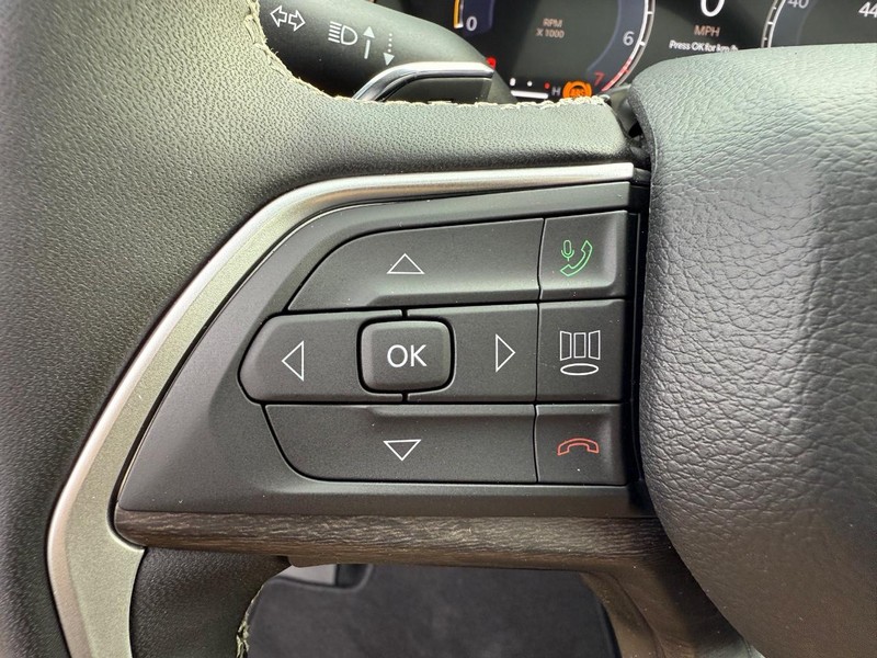 Jeep Grand Cherokee Vehicle Image 08