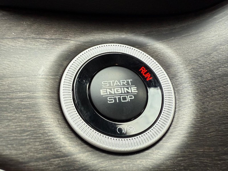 Jeep Grand Cherokee Vehicle Image 10