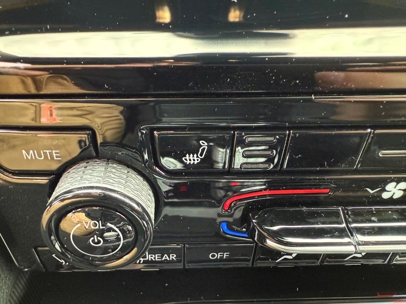 Jeep Grand Cherokee Vehicle Image 11