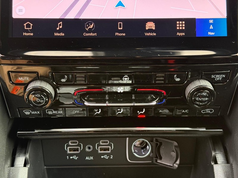 Jeep Grand Cherokee Vehicle Image 14