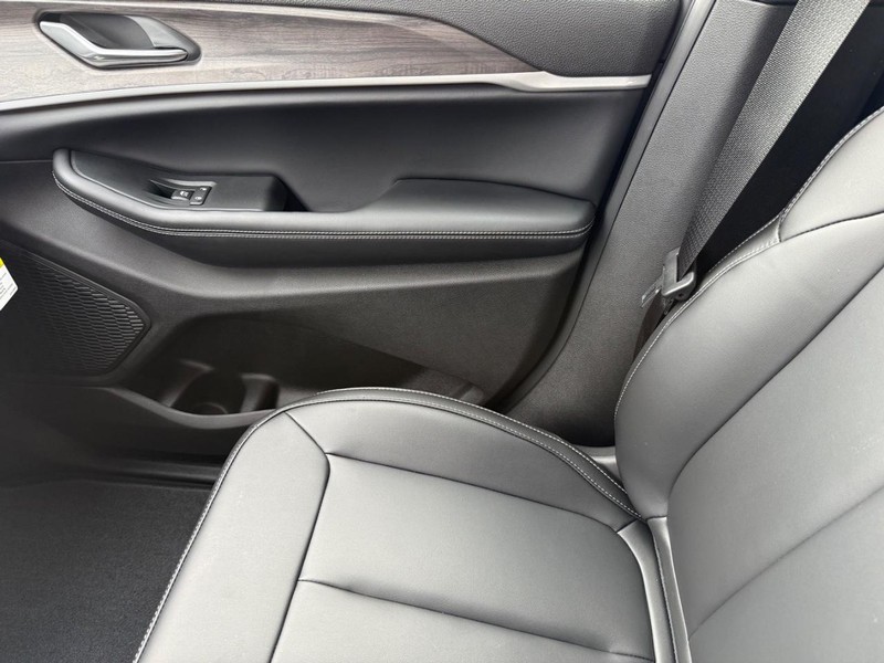 Jeep Grand Cherokee Vehicle Image 16