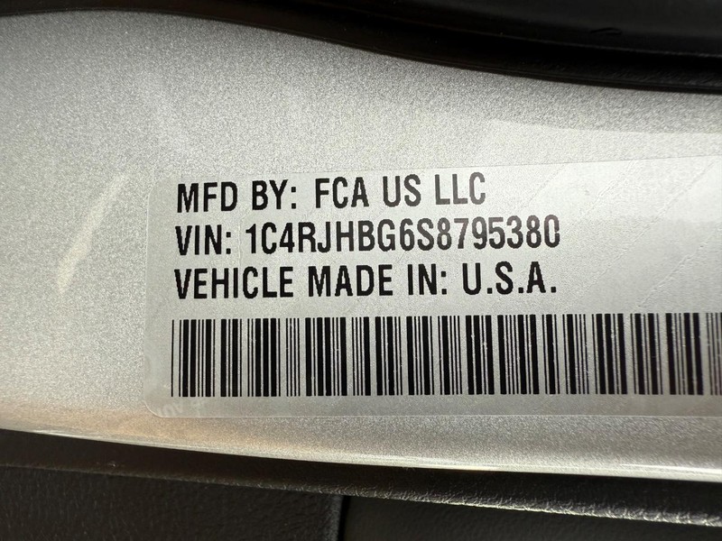 Jeep Grand Cherokee Vehicle Image 22